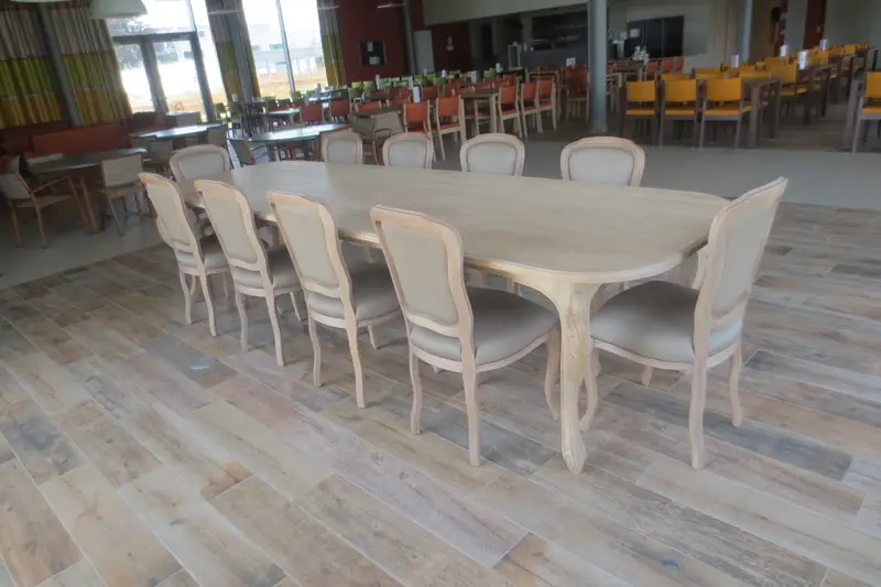 Ovale tafel voor tien personen