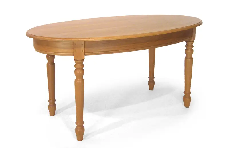 Ovale tafel in landelijke stijl
