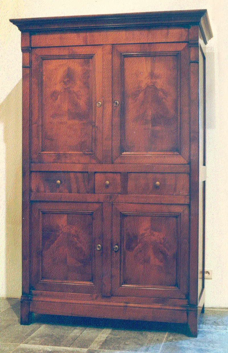 Meubel in massief hout