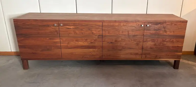 Meubel in massief hout